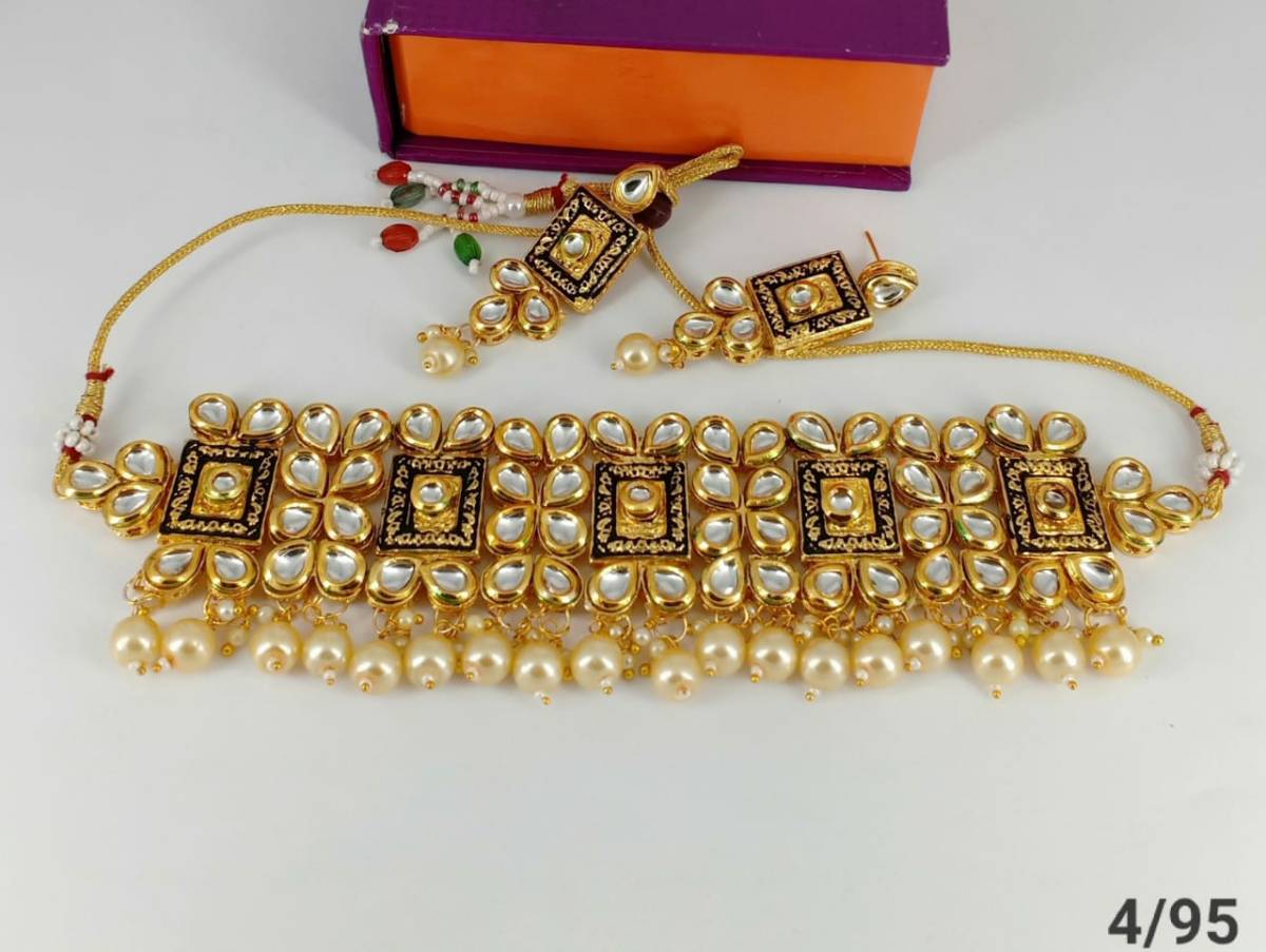 Royal Kundan Pearl Choker Set