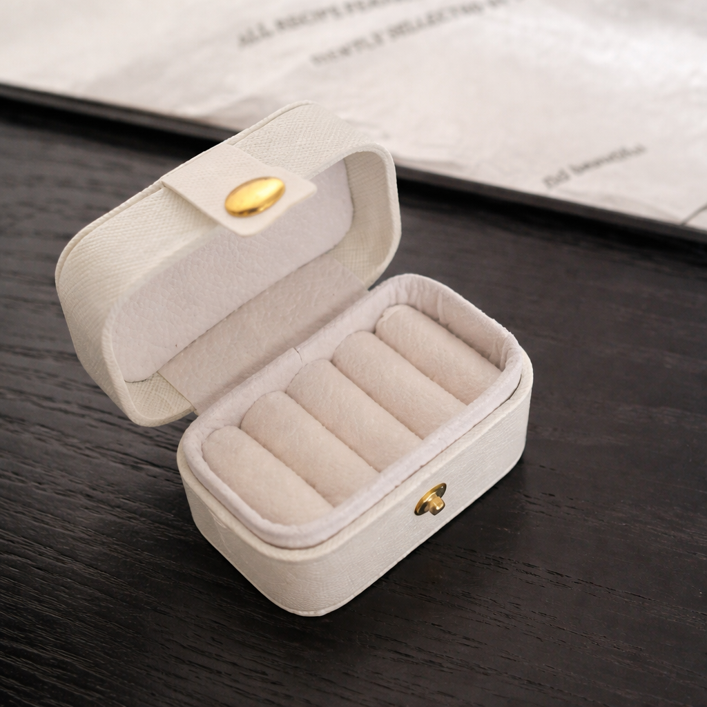 Travel Jewellery Storage Box – Portable Ring, Earring & Necklace Organizer Case with Soft Velvet Interior