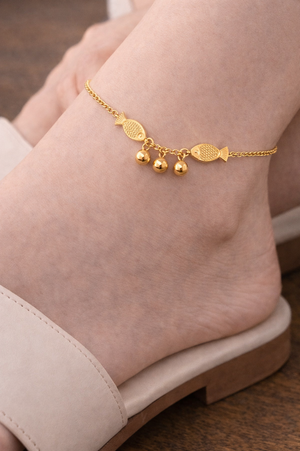 Fish Charm Anklet for Women – Waterproof Gold Stainless Steel Anklet, Tarnish-Free Adjustable Beach Anklet, Dainty Foot Jewelry Gift