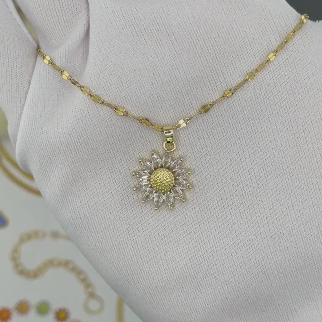 Daisy Bloom Pendant Necklace – 18K Gold Plated Floral Necklace for Women | Waterproof & Tarnish Resistant